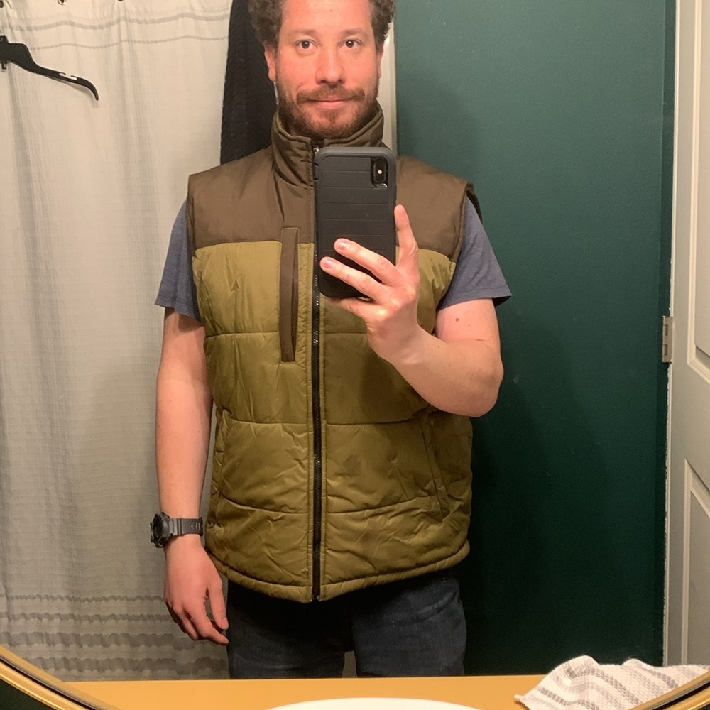 Glacier’s edge puffy vest! Size Large!